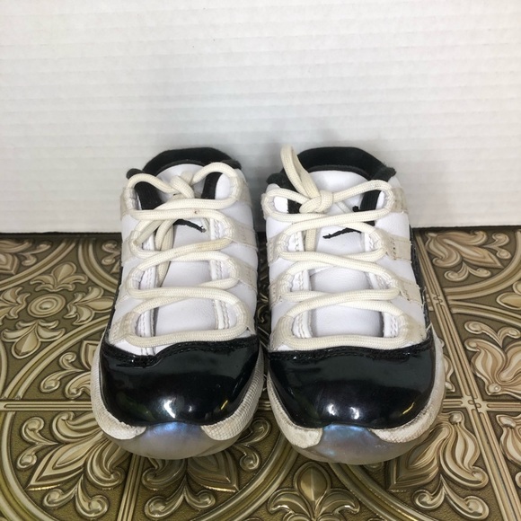 Jordan Kids Black and White Sneakers size 6C - Picture 9 of 10